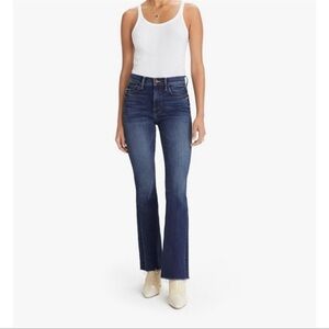 Mother The Weekender Fray Jeans in
Sweet and Sassy 30